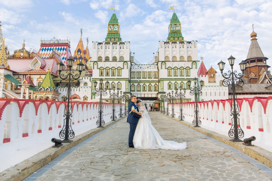 свадебная фотосессия на мосту Измайловского кремля