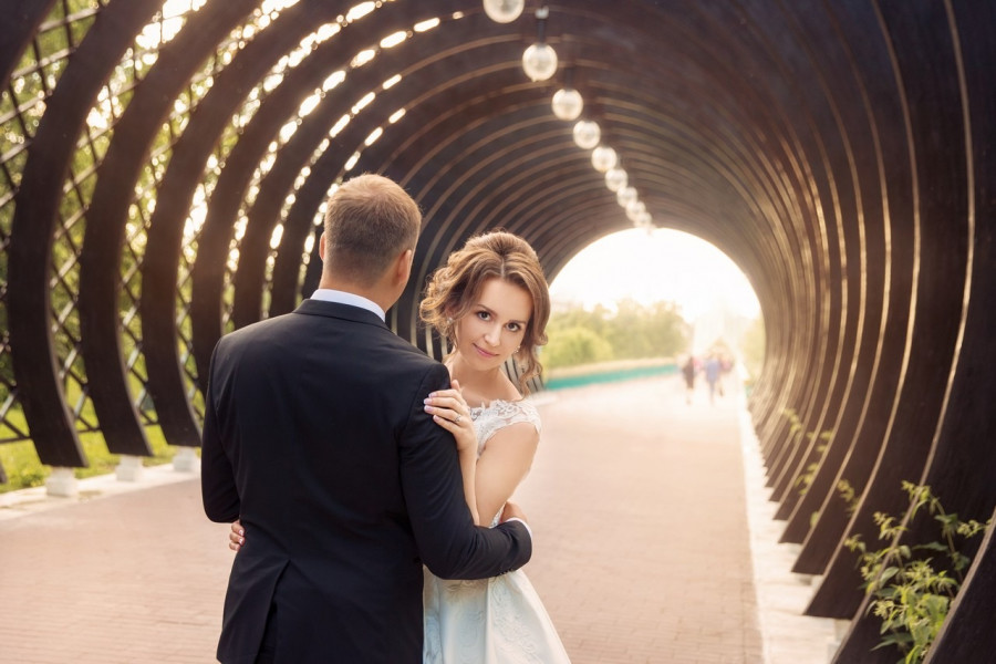 свадебная фотосессия в парке Горьково на мосту
