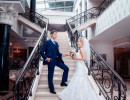 свадебная фотосессия на лестнице в отеле Милан